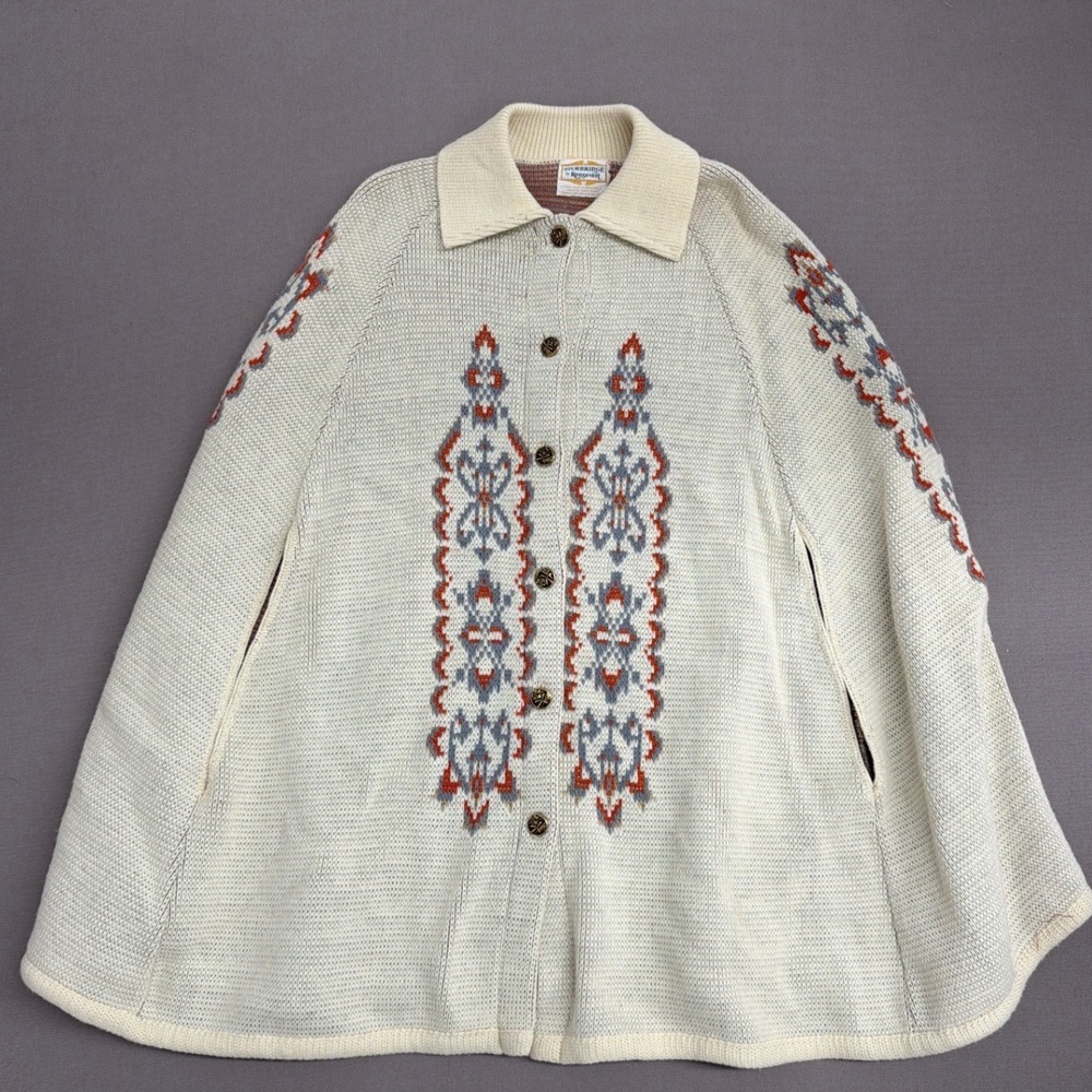 Vintage Sturbridge by Roosevelt Cream Knit Cape Geometric Intarsia Button‎ Front